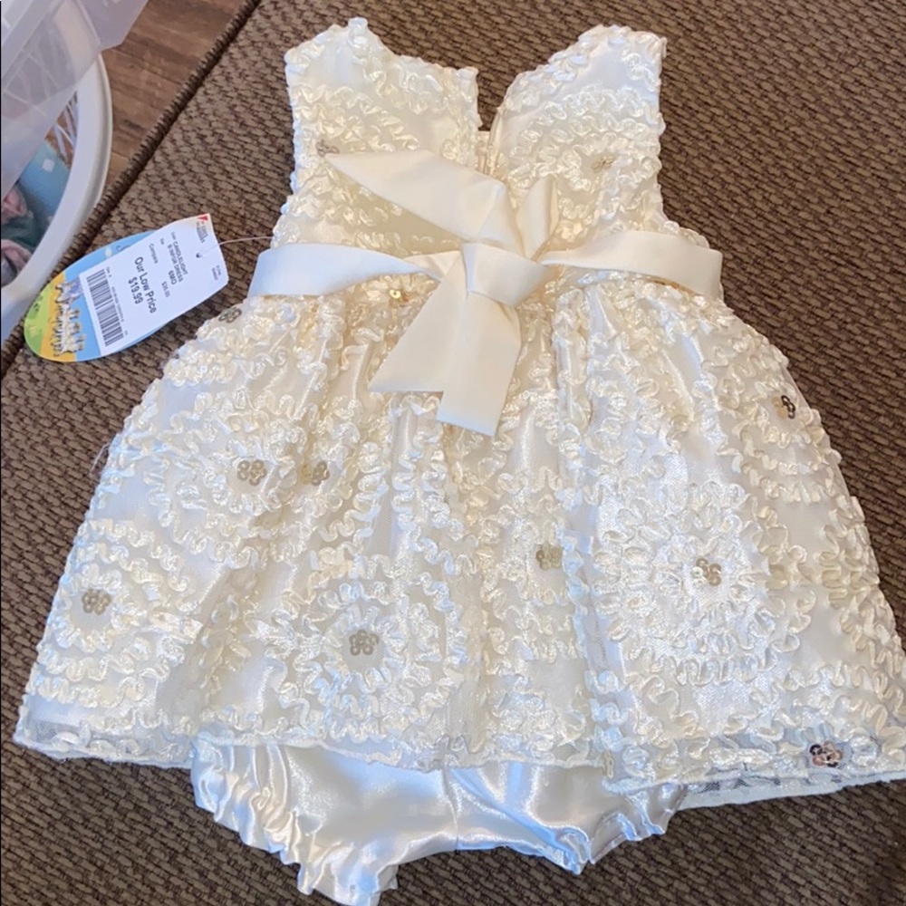 Dress - Picture 4 of 4